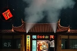 《河流的第三岸》封面：航拍视角下的河道分汊